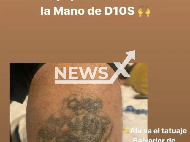 Chilean journalist Daniel Matamala was arrested at a police checkpoint and escorted to the police station in Ukraine, but was saved by a Diego Maradona tattoo.
Note: Photo is a screenshot from Instagram story(@daniel_m_t/Newsflash).