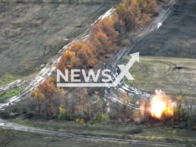 Ukrainian paratroopers from the 25th Separate Airborne Sicheslav Brigade destroy Russian military positions in Ukraine in undated footage.
The 25th Separate Airborne Sicheslav Brigade is a military unit in the Airborne Assault Forces of the Armed Forces of Ukraine.
Note: This picture is a screenshot from the video. (@dshv25opdbr/Newsflash)