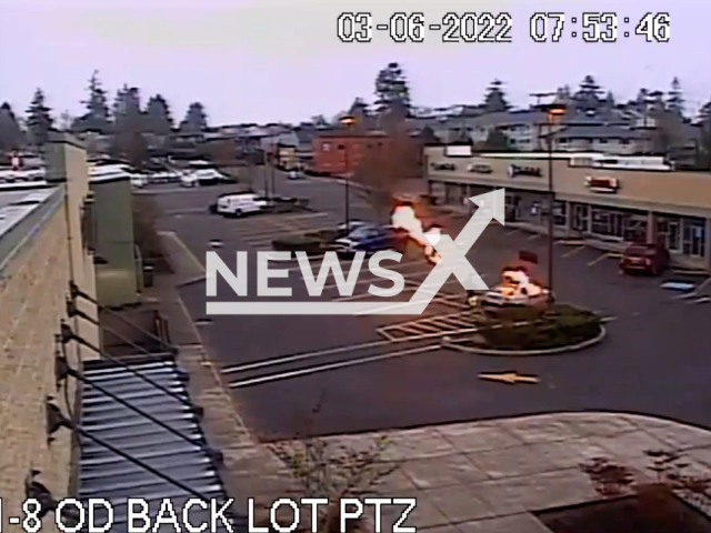 A suspect blows up a car in a store's parking lot in SW Portland in Oregon in the United States on the 6th of March 2022.
Note: This picture is a screenshot from the video.
(@WCSOOregon/Newsflash)