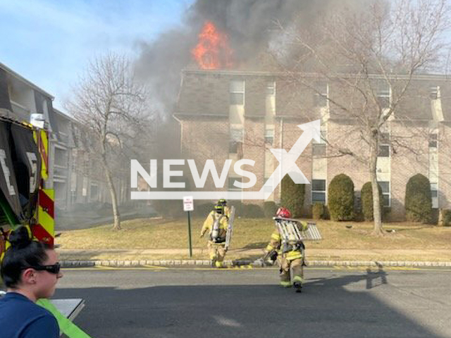 Police and firefighters catch a toddler thrown from the second floor by dad escaping the fire in New Brunswick in New Jersey in the United States on the 7th of March 2022.
Note: Police photo.
(@SoBrunswickPD/Newsflash)