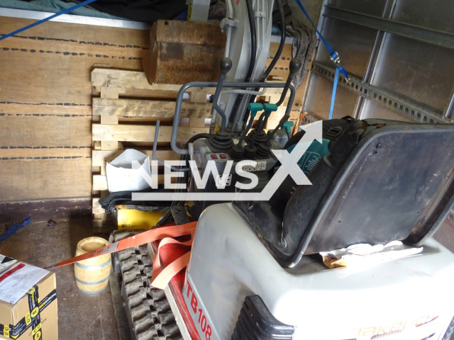 Image shows the seized excavation equipment, undated photo. Customs officers from the Main Customs Office in the city of Nuremberg, Germany found 31 excavator shovels, an excavator and a hydraulic hammer in vehicles from Great Britain on Tuesday, Nov. 8, 2022. Note: Licensed content. (Zoll/Newsflash)