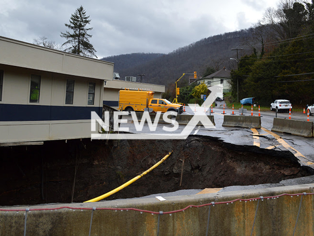 Image shows the massive sinkhole in the city of Hinton, West Virginia, USA, undated photo. The West Virginia Division of Highways installed a temporary bridge over the sinkhole on Saturday, Nov. 19, 2022. Note: Photo from West Virginia Department of Transportation. (West Virginia Department of Transportation/Newsflash)