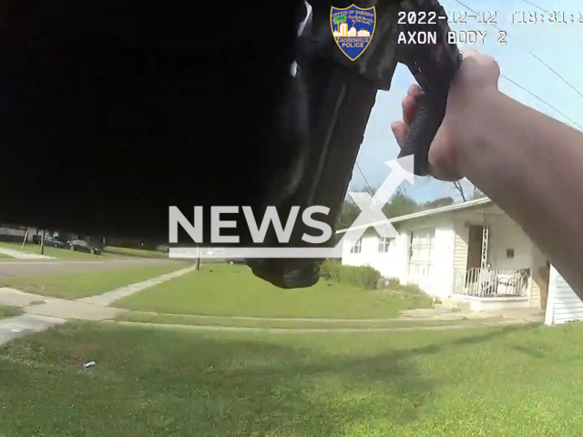 A police officer points a gun at the suspect in  Jacksonville, Florida, USA on Monday, Dec. 12, 2022. The suspect was treated medically and transported to a local hospital with life-threatening injuries. Note: This picture is a screenshot from the video. (JAXSHERIFF/Newsflash)