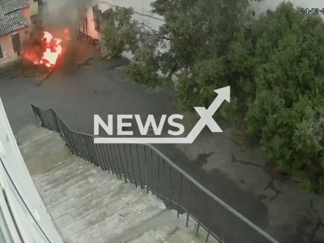 Picture shows explosion in a hospitals yard in Kherson in Ukraine on Saturday, Dec. 24, 2022.
According to the head of the Kherson military-civilian administration Yaroslav Yanushevich Russians have targeted two medical facilities in Kherson on Saturday.
Note: This picture is a screenshot from the video.
(@AFUStratCom/Newsflash)