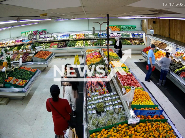 This footage shows the two women who stole an 80-pound safe containing more than USD 9,000 by pushing it in a shopping trolley covered with a blanket in Orange County, California, USA on Saturday, Dec. 17, 2022. Note: The picture is screenshot from a video. (Orange Police Department/Newsflash)