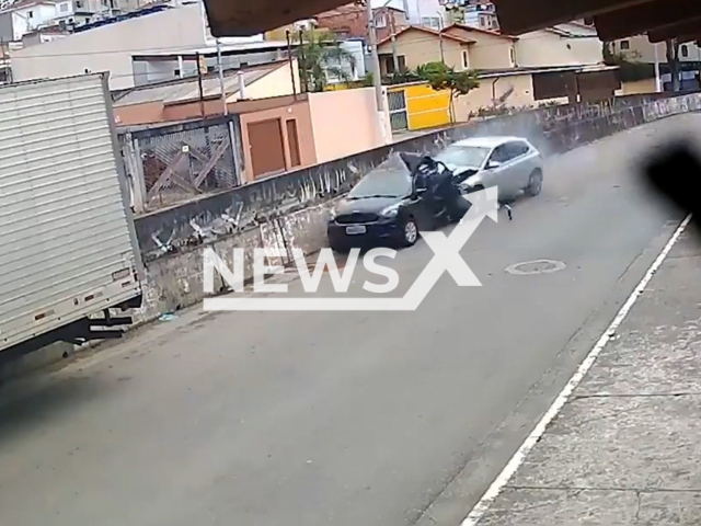 Two suspects driving a stolen car collide with a parked car in the Jabaquara Park region in the south zone of Sao Paulo, Brazil, Sunday, Dec. 25, 2022. The suspects then fled the scene.Note: Picture is screenshot from a video. (Newsflash)