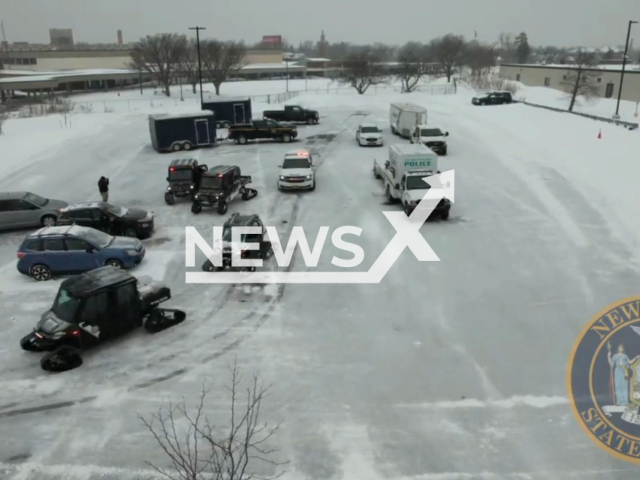 Police officers deliver meals and water to the resident of Buffalo, New York USA, undated. Meteorologists said that half of the seasons snowfall had arrived in the period since Friday. Note: Picture is screenshot from a video. (New York State Police/Newsflash)