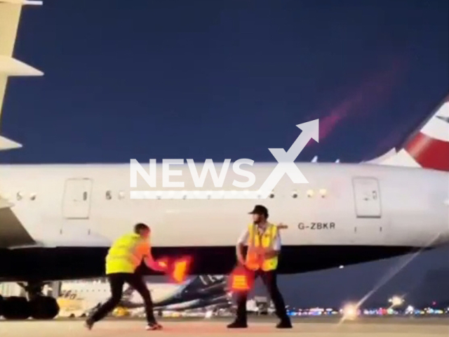 Aviators entertain passengers after a delayed flight, at San Jose international airport, on July 5, 2022. According to Quinten Moshy, if he remembers correctly, the mechanical issue was a fuel sensor in one of the wings of the aircraft. Note: Picture is a screenshot from a video (@quintenmoshy/Newsflash)