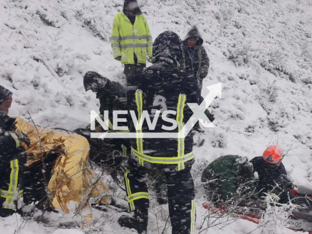 Rescue team carries Jorge Alonso, 56, down mountain, in Cabrales, Spain, in January, 2023. The man went to check the pasture   where his cattle were and felt unwell, he called the emergency services who carried him for over  an hour and forty minutes through the wind and snow.
Note: Private photo.  (@112Asturias/Newsflash)