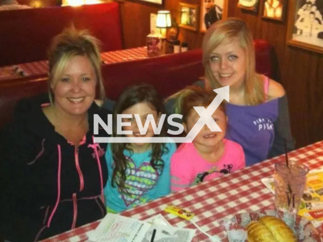 Kelli Goodermont (left), who was murdered with stabs in the neck, doused with gasoline and set on fire allegedly by the Minnesota man Patrick Morris Simmons in March 2022, in a photo with her family.
You might consider blurring the photos of the children.
Note: GoFundme photo(GoFundMe, Kim Esso/Newsflash).