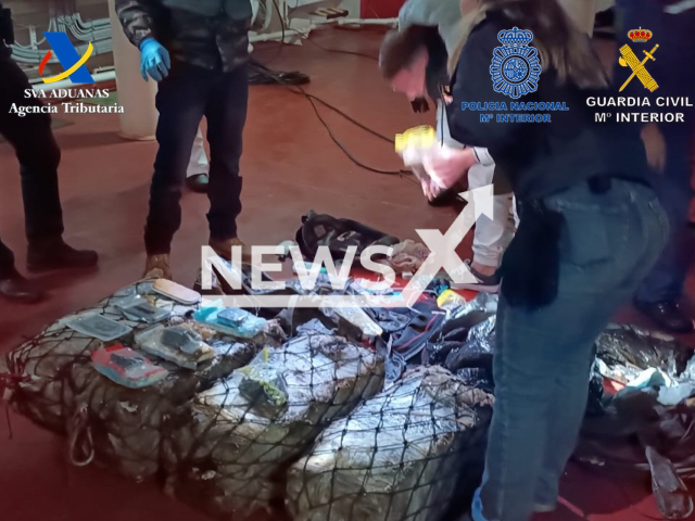 Picture shows some of the 100 kilogrames of cocaine  found on a ship in Algeciras, Spain.  A stowaway was transporting it next to the anchor of a merchant ship from Colombia to Turkey.
Note: Police photo. (Ministerio del Interior/Newsflash)