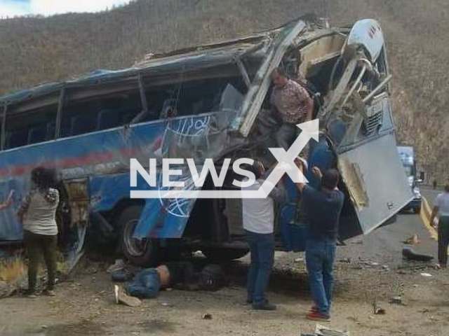 People helping a man exit the bus  in Puebla, Mexico, on Sunday, Feb. 19, 2023.
The bus carrying migrants overturned on the  Cuacnopalan - Oaxaca highway, killing 17 people. 

Note: Private photo. (Newsflash)