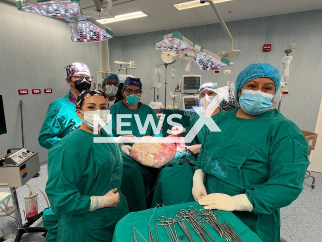 Picture shows the  20 kilograme tumour on Andrea Alvarez, 18, and the medical team during the removal, undated. She had a tumour that covered her entire abdomen, similar to a pregnant woman with twins, removed by doctors, in Concepcion, Peru.
Note: Licensed photo.  (@Minsa_Peru/Newsflash)