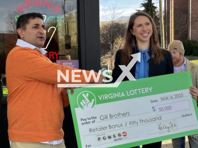 Virginia Lottery Executive Director Kelly T. Gee  presents store owner, Andy Gill, with a check for USD 50,000,  in Dublin, Virginia, USA. His store  sold a   USD 161 million winning Powerball ticket. Note: Licensed photo.  (Virginia Lottery/Newsflash)