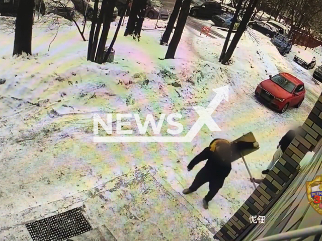 A man, 20, beats another man, 45, with a shovel for cleaning snow at street in Moscow, Russia, undated. The police arrested the attacker.  Note: Picture is screenshot from a video. (@mediamvd/Newsflash)