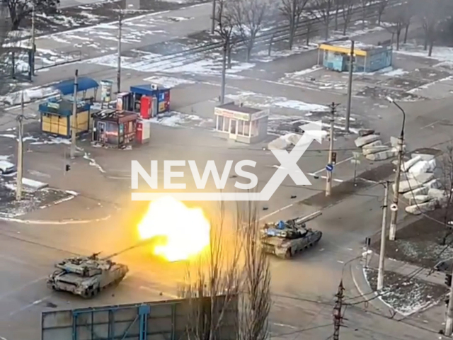 Tanks streets fighting in Mariupol in Ukraine.
Note: This picture is a screenshot from the video.
(AZOV REGIMENT/Newsflash)