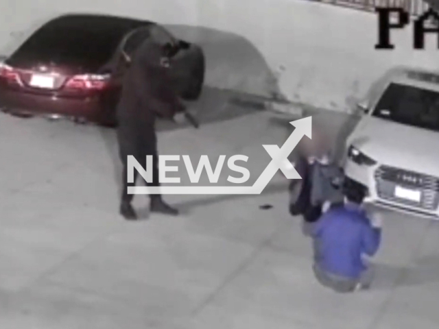 The picture shows the robbery that occurred in Los Angeles, California, USA on March 15, 2023.The suspect confronted victims at gunpoint, demanded their property, and fled on foot. Note: The picture is a screenshot from a video. (Los Angeles Police Department/Newsflash)