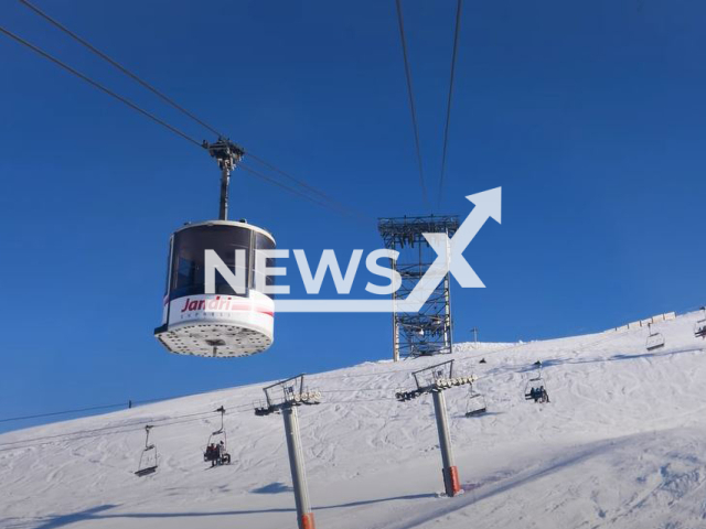 Picture shows a  cable car at Deux-Alpes in Isere, France, undated.
A 29-year-old skier died here after falling from the  cable car Saturday, April 1, 2023.
 Note: Photo is a screenshot from a video. (Newsflash)