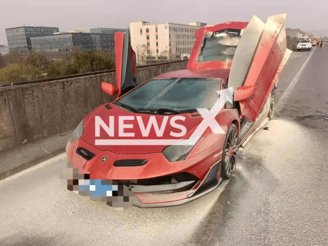 The Lamborghini car that suddenly caught fire on G56 Hangzhou-Huizhou Expressway in China. Note: Private photo. (AsiaWire)