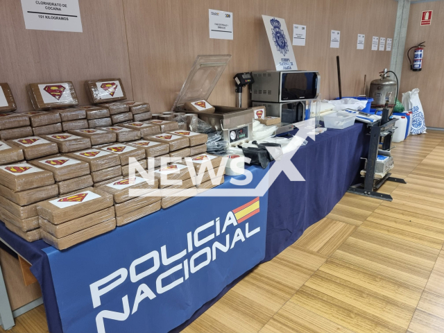 Picture shows the drugs and items seized by police in Pontevedra, Spain. Police dismantled a laboratory for the processing of cocaine with the capacity to produce 200 kilogrames per day.  
Note: Police photo. (Newsflash)