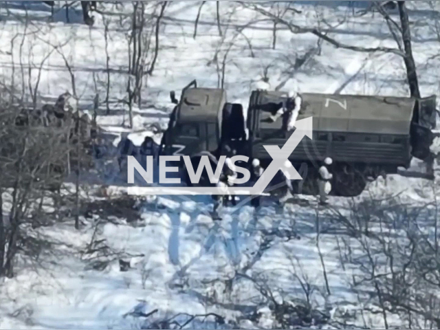 Russian army vehicles leaving the soldiers while fleeing from the drone of the Armed Forces of Ukraine. Note: Photo is a screenshot from the video (@AFUStratCom/Newsflash)