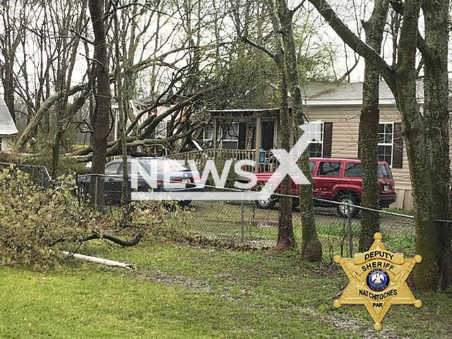 Tree falls on mobile home trapping family in Powhatan in March 2022.
Note: Police photo(Natchitoches Parish Sheriff's Office/Newsflash).